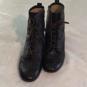 Frye Jillian Lace-Up Ankle Boot EUC